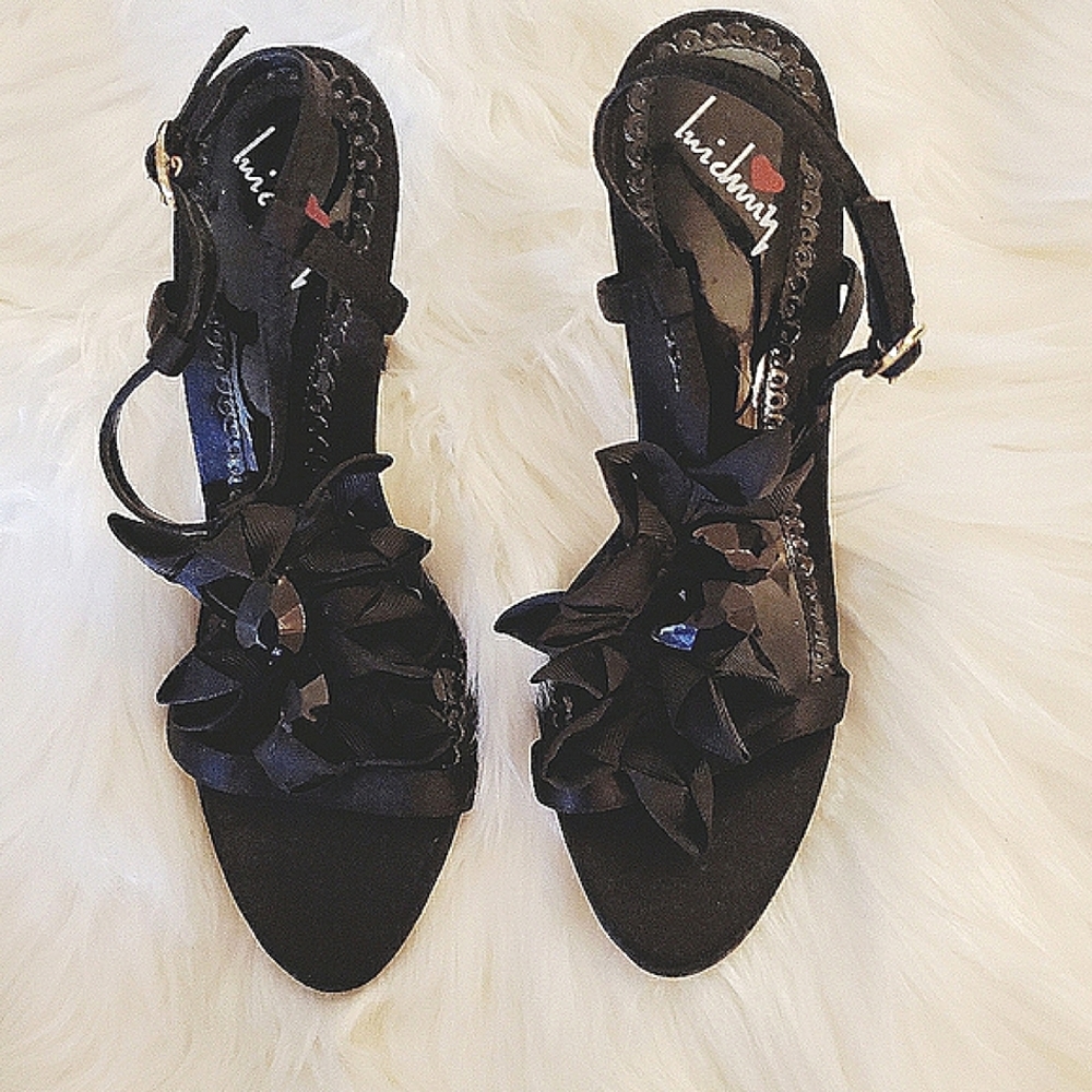 NWOT Luichiny Black with Ruffle & Jewel Embellishment Stilettos